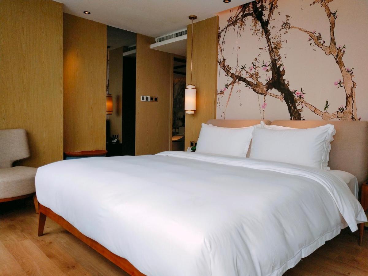 Howard Johnson Riverview Hotel Kuangcsou Kültér fotó