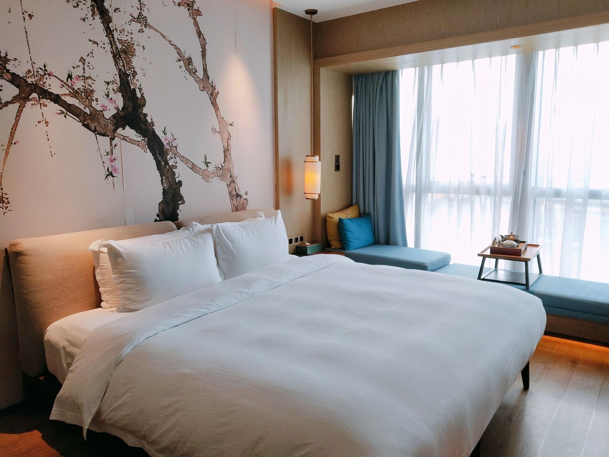 Howard Johnson Riverview Hotel Kuangcsou Kültér fotó