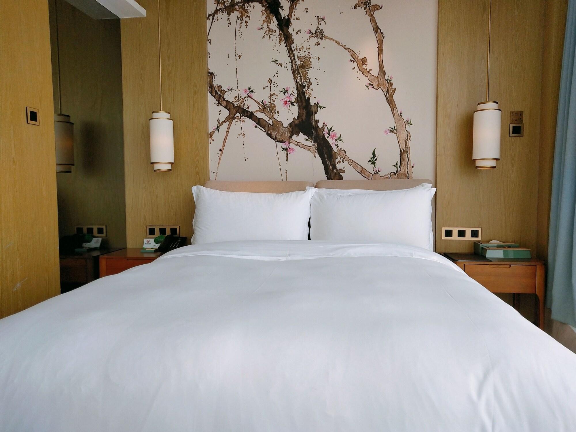 Howard Johnson Riverview Hotel Kuangcsou Kültér fotó