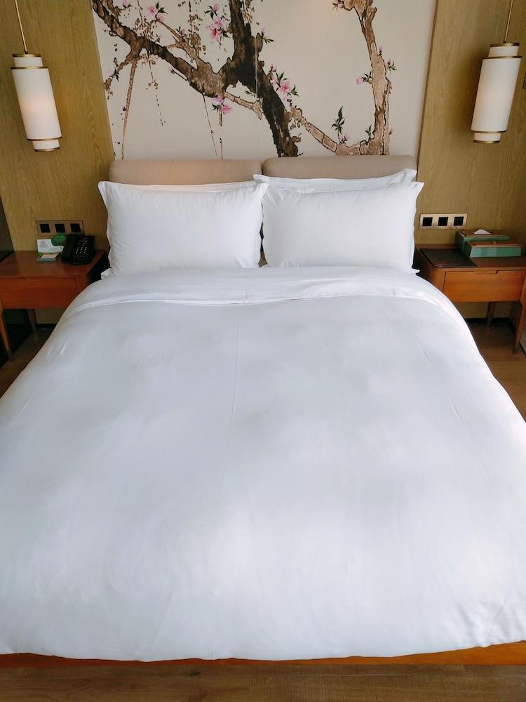 Howard Johnson Riverview Hotel Kuangcsou Kültér fotó
