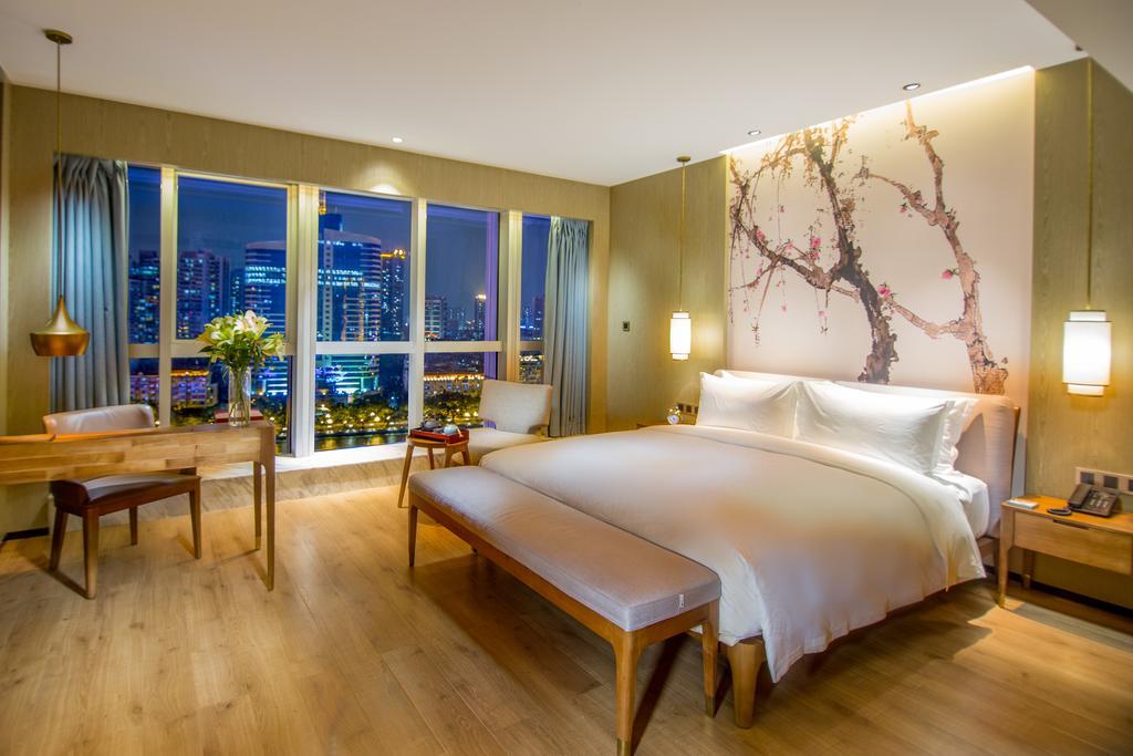 Howard Johnson Riverview Hotel Kuangcsou Kültér fotó
